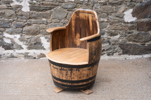 The Hogs Head – Oak Whisky Armchair