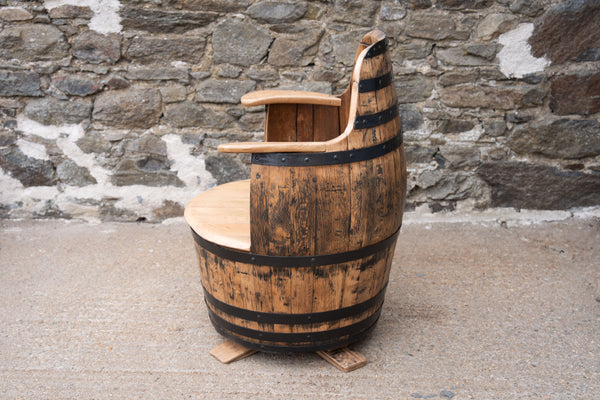 The Hogs Head – Oak Whisky Armchair
