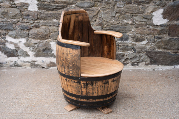 The Hogs Head – Oak Whisky Armchair