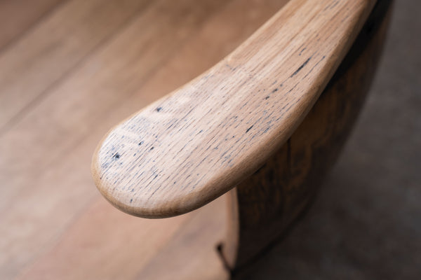 The Hogs Head – Oak Whisky Armchair