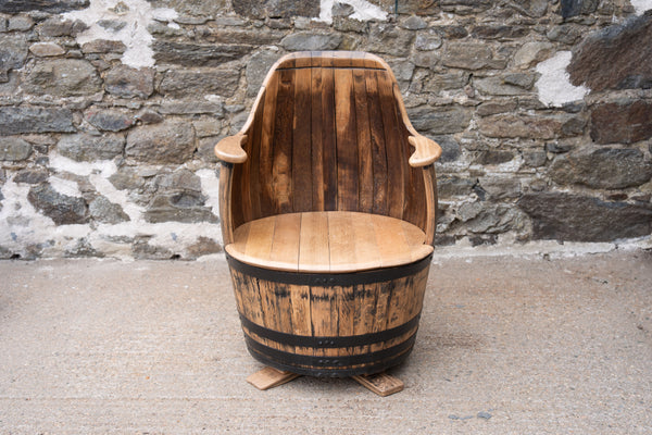 The Hogs Head – Oak Whisky Armchair
