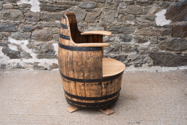 The Hogs Head – Oak Whisky Armchair